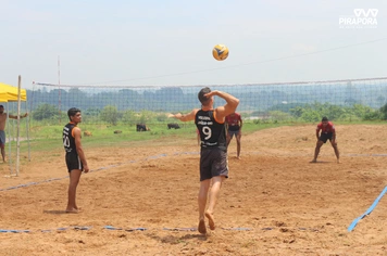 Carnaval, vôlei e areia