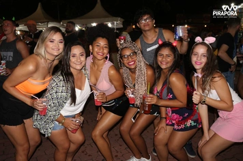Todo mundo junto!