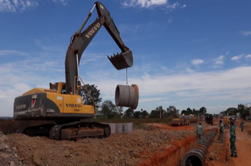 Obras de drenagem para o asfalto da Avenida Benjamin Constant