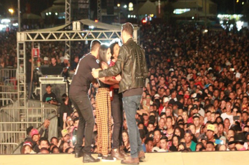 Sertanejo universitário contagia multidão na Micareta do Sol