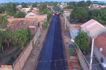 Ruas do bairro Industrial recebem imprimação e asfalto