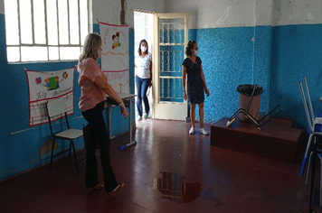 ESCOLAS E CRECHES DESAMPARADAS