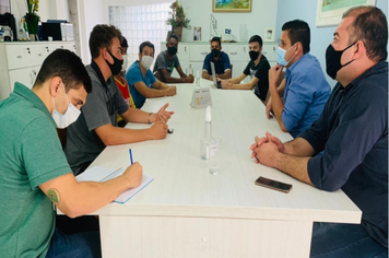 Prefeito articula com atletas do skate melhorias para a prática do esporte