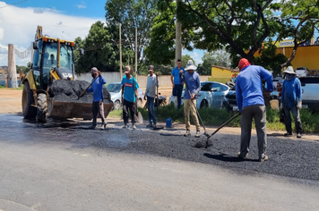 Prefeitura realiza operação tapa-buraco na entrada da cidade