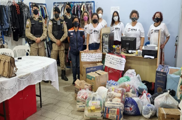 APAS recebe doações da Polícia Militar e da VGX