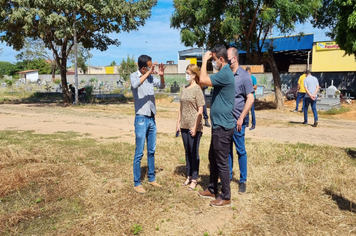 Prefeito, vice e secretários visitam obras e bairros
