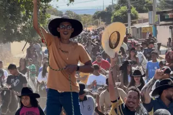 Com apoio da Prefeitura de Pirapora, 1ª Cavalgada dos Amigos valorizou a cultura sertaneja no Bairro Morada do Sol