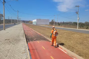 Limpeza urbana é reforçada em pontos estratégicos de Pirapora