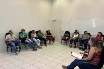 Treinamento da equipe na Farmácia de Minas
