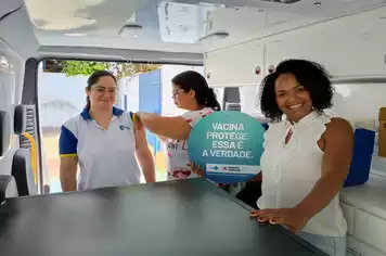 Vacimóvel leva vacinação às escolas particulares de Pirapora
