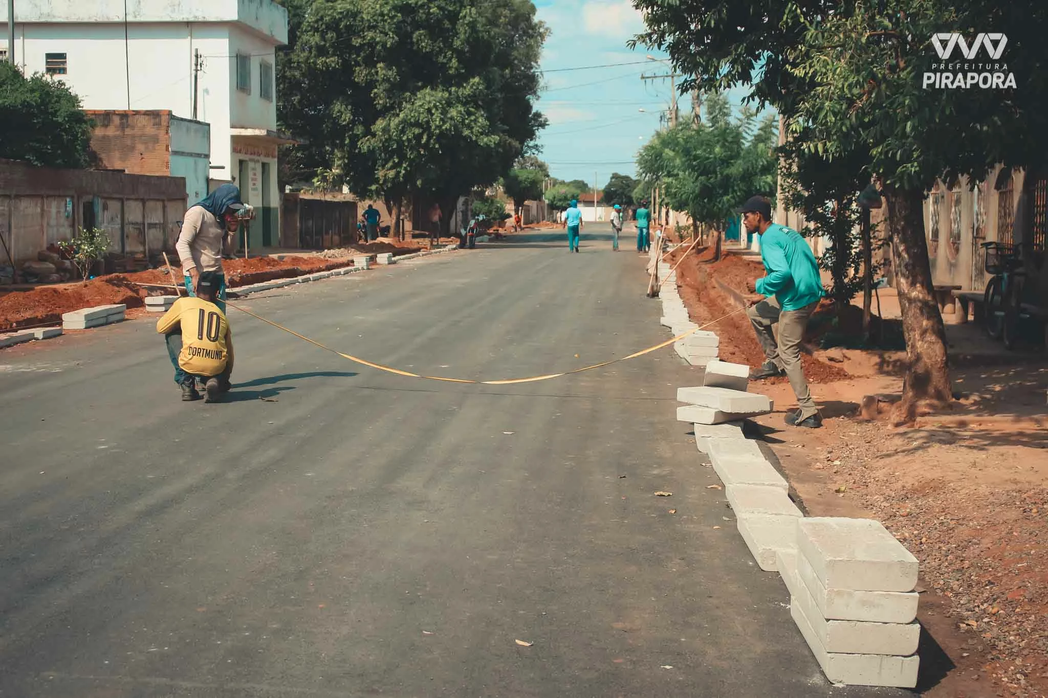 Rua Saint Clair Valadares recebe meio-fio e sarjetas
