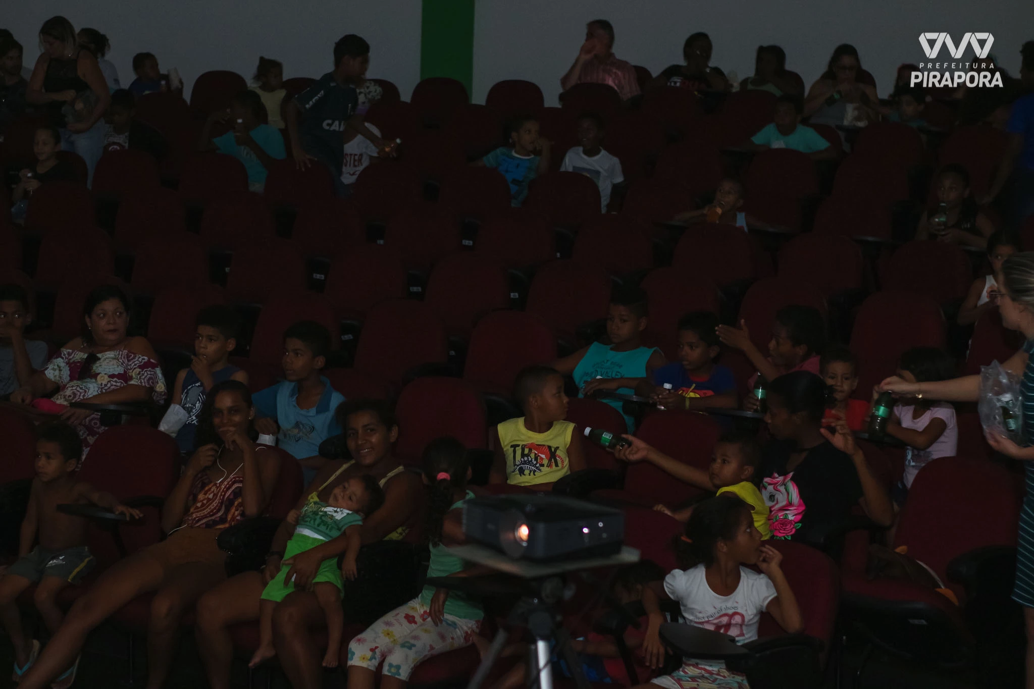 Cinema e alegria para as crianças de Pirapora