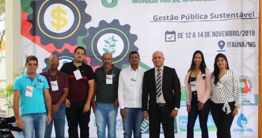 Servidores do SAAE-Pirapora participam de congresso em Itaúna