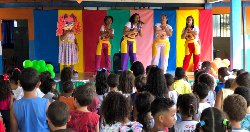 Volta às aulas em Pirapora com música e alegria