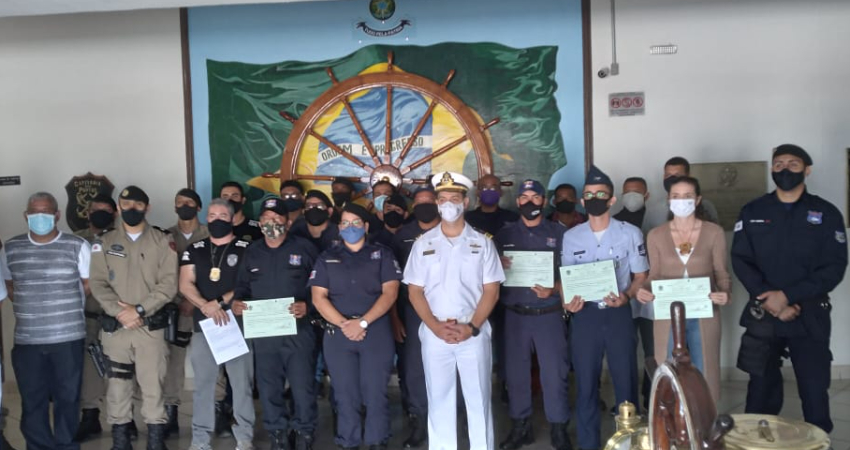 Guarda Civil participa de curso na Marinha