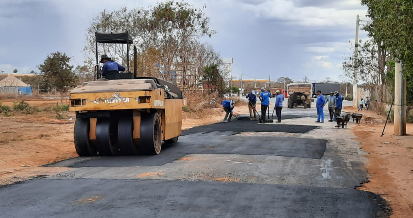 Operação tapa buraco avança em Pirapora