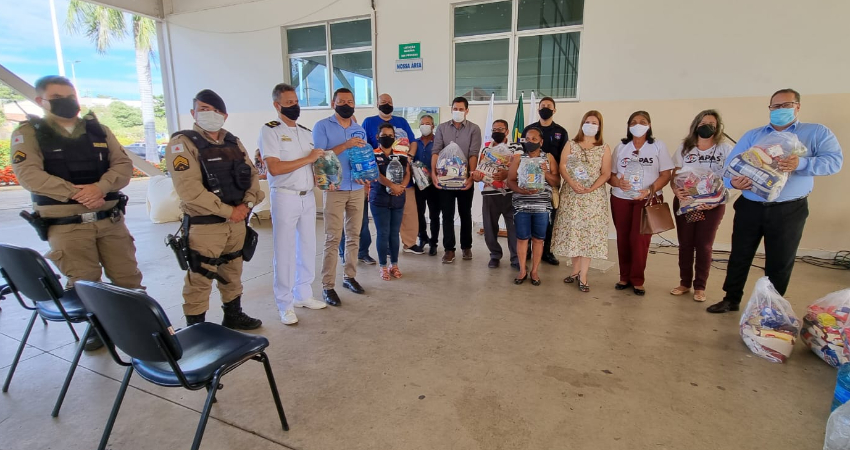 Prefeitura de Pirapora entrega doações para as famílias atingidas pelas chuvas