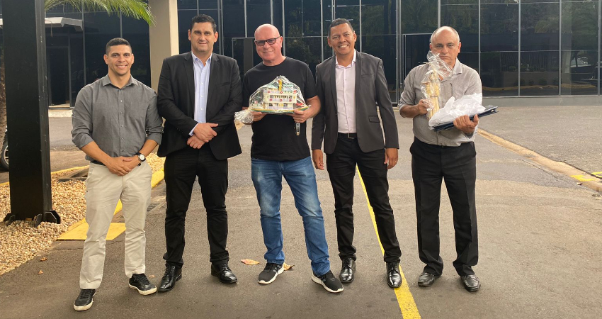 Executivo visita fábrica da Carmen Steffens para discutir ampliação de negócios em Pirapora