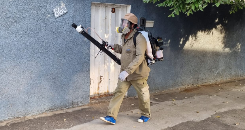 Vigilância epidemiológica realiza dedetização em bairros de Pirapora