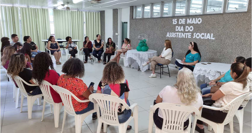Secretaria da Família presta homenagem às assistentes sociais