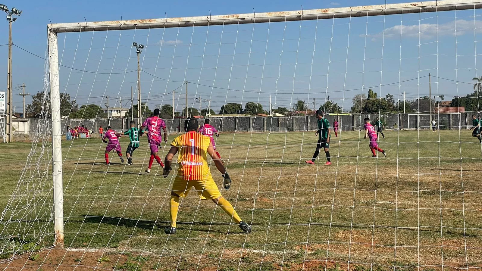 Revitalizado pela Prefeitura de Pirapora, Estádio Municipal sedia jogo do Campeonato Mineiro Amador