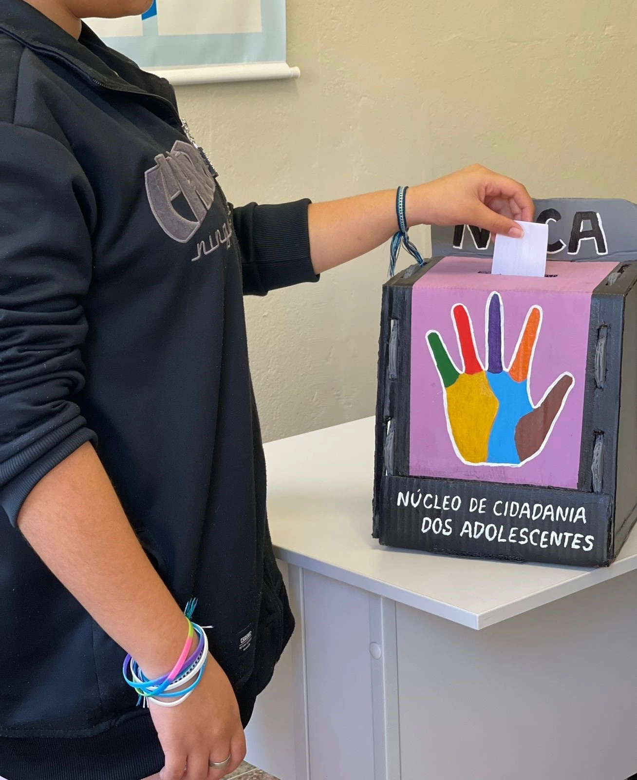 SESAU em parceria com a SEFAM colocam Urna Amiga nas escolas