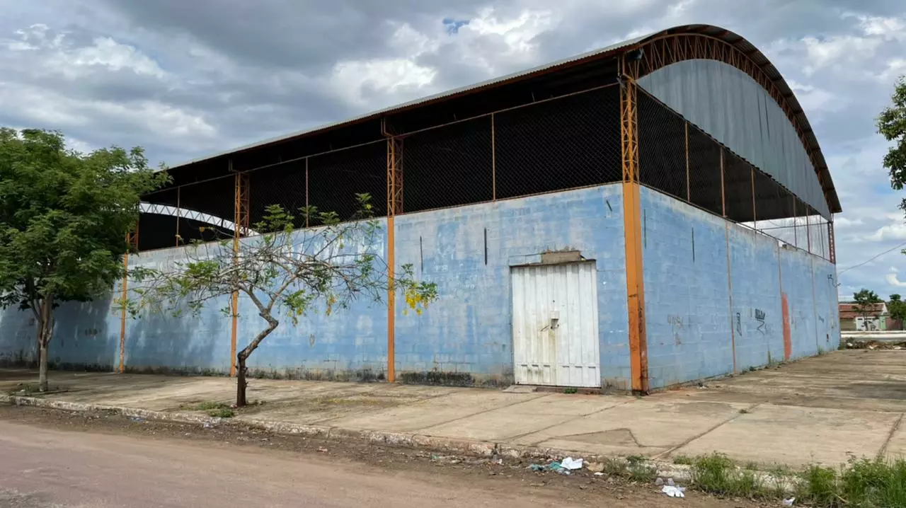 Prefeitura de Pirapora inicia reforma da quadra poliesportiva do bairro São João