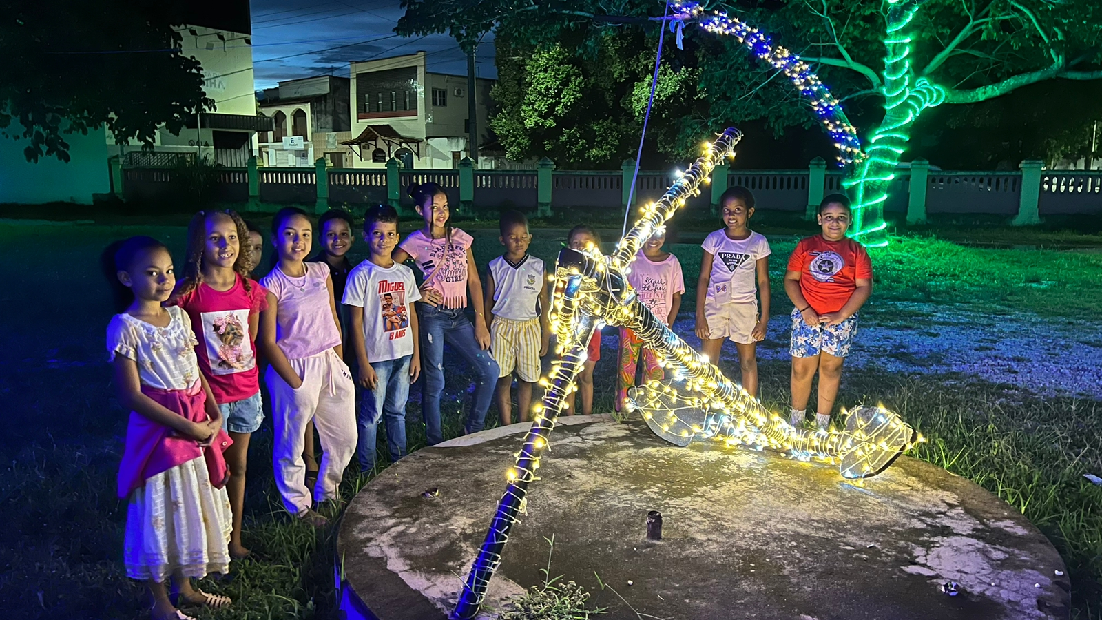 Crianças da Rede Municipal de Ensino ficam encantadas com Tour Natalino da SEMED