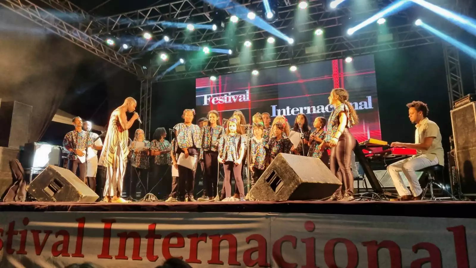 Primeira noite do FIC em Pirapora encanta e cativa o público e aumenta a expectativa para a noite deste sábado