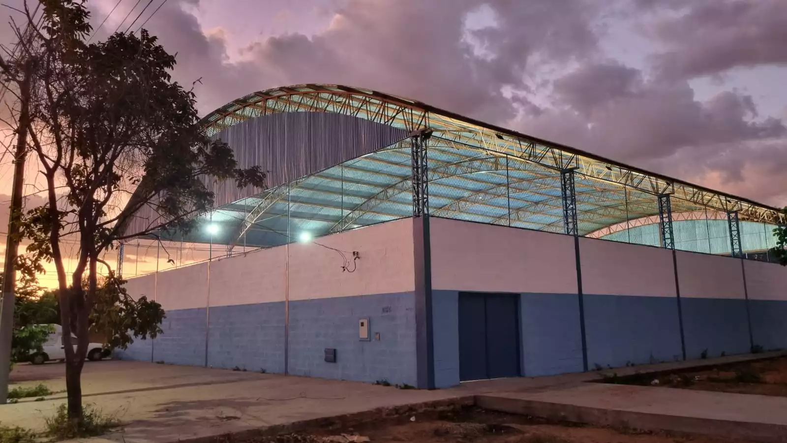 Jogos do Campeonato Piraporense de Futsal agitam o revitalizado ginásio do Bairro São João