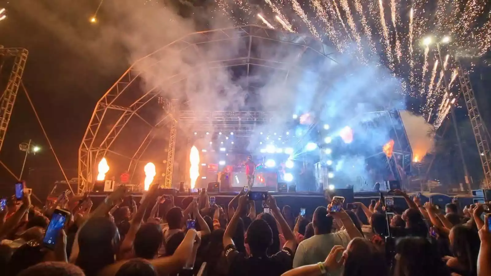 Festa do Sol teve noite quente e explosiva com DJ Dennis