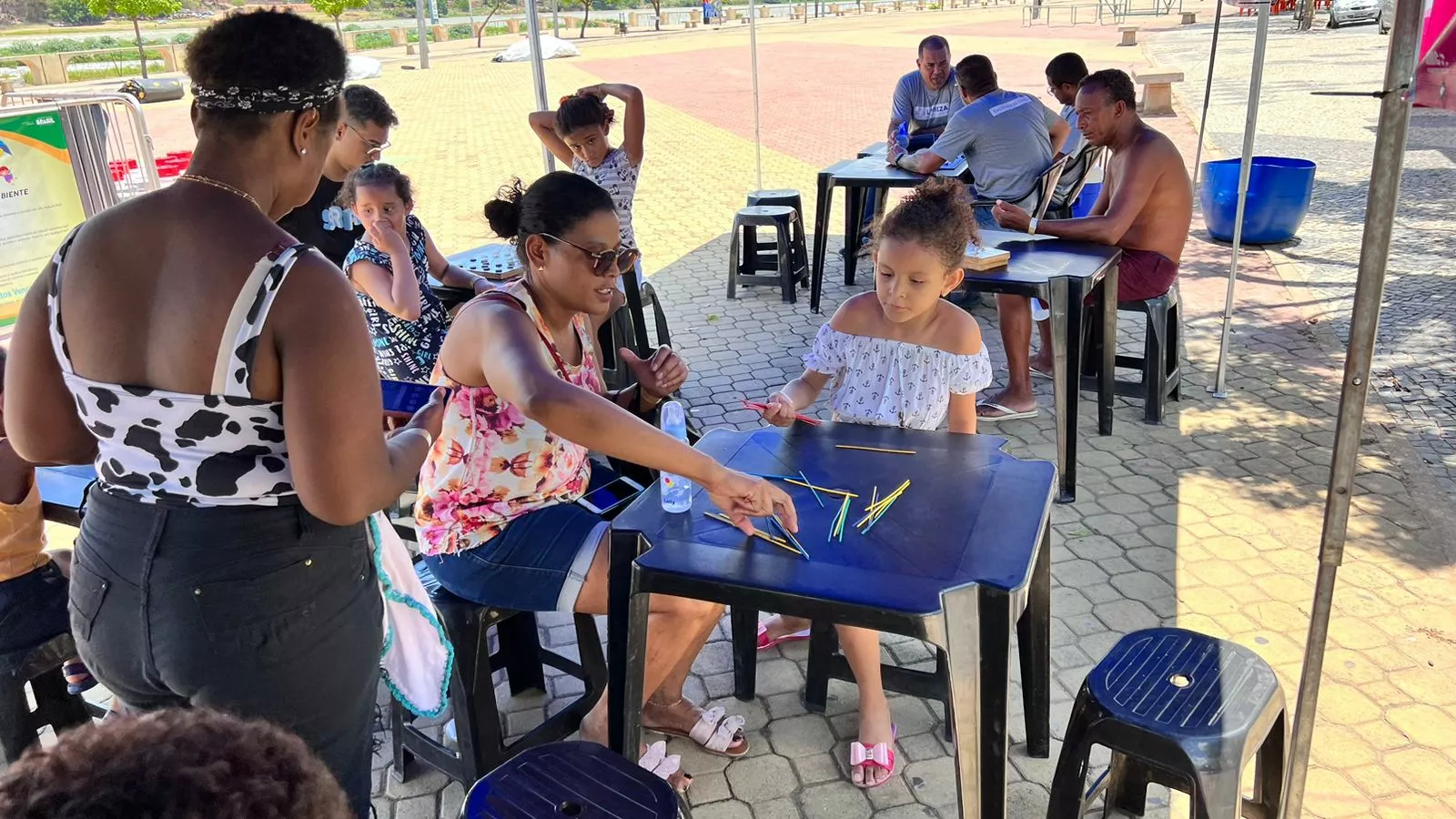 Centenas de crianças estiveram no “Brincando na Praça” na Orla Fluvial