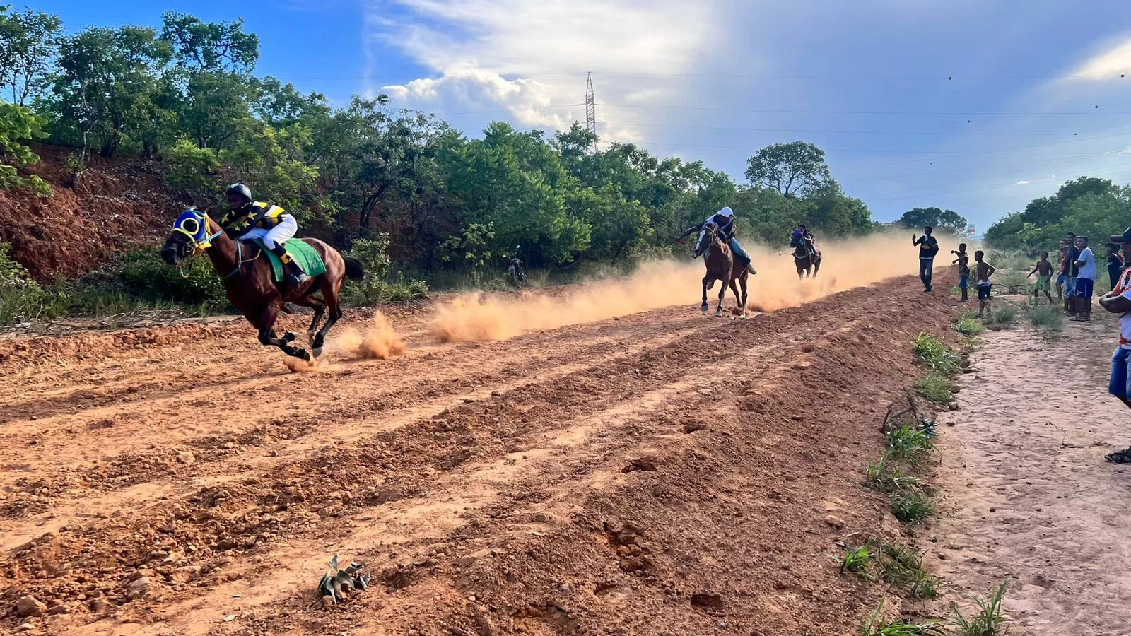 Cavaleiros de Pirapora e região participaram da 1ª Corrida de Cavalos do Viaduto