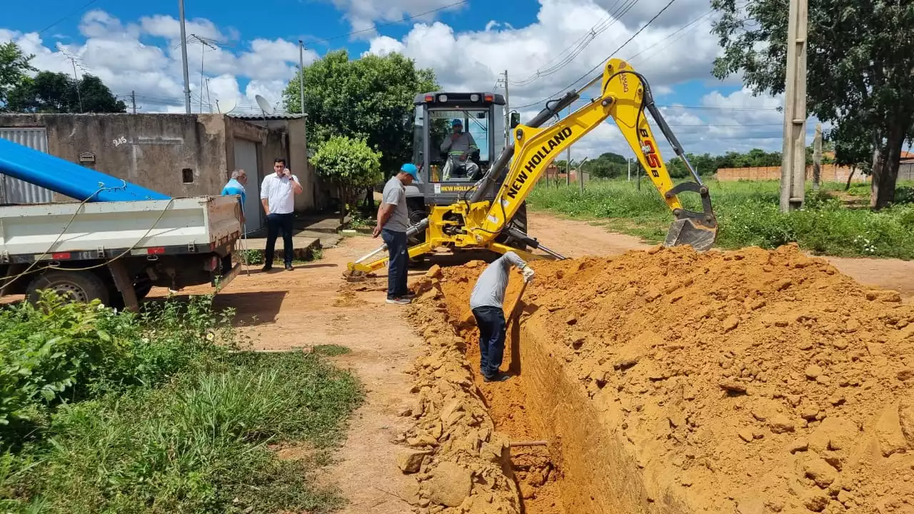 PREFEITURA LEVA ÁGUA PARA AS COMUNIDADES RURAIS