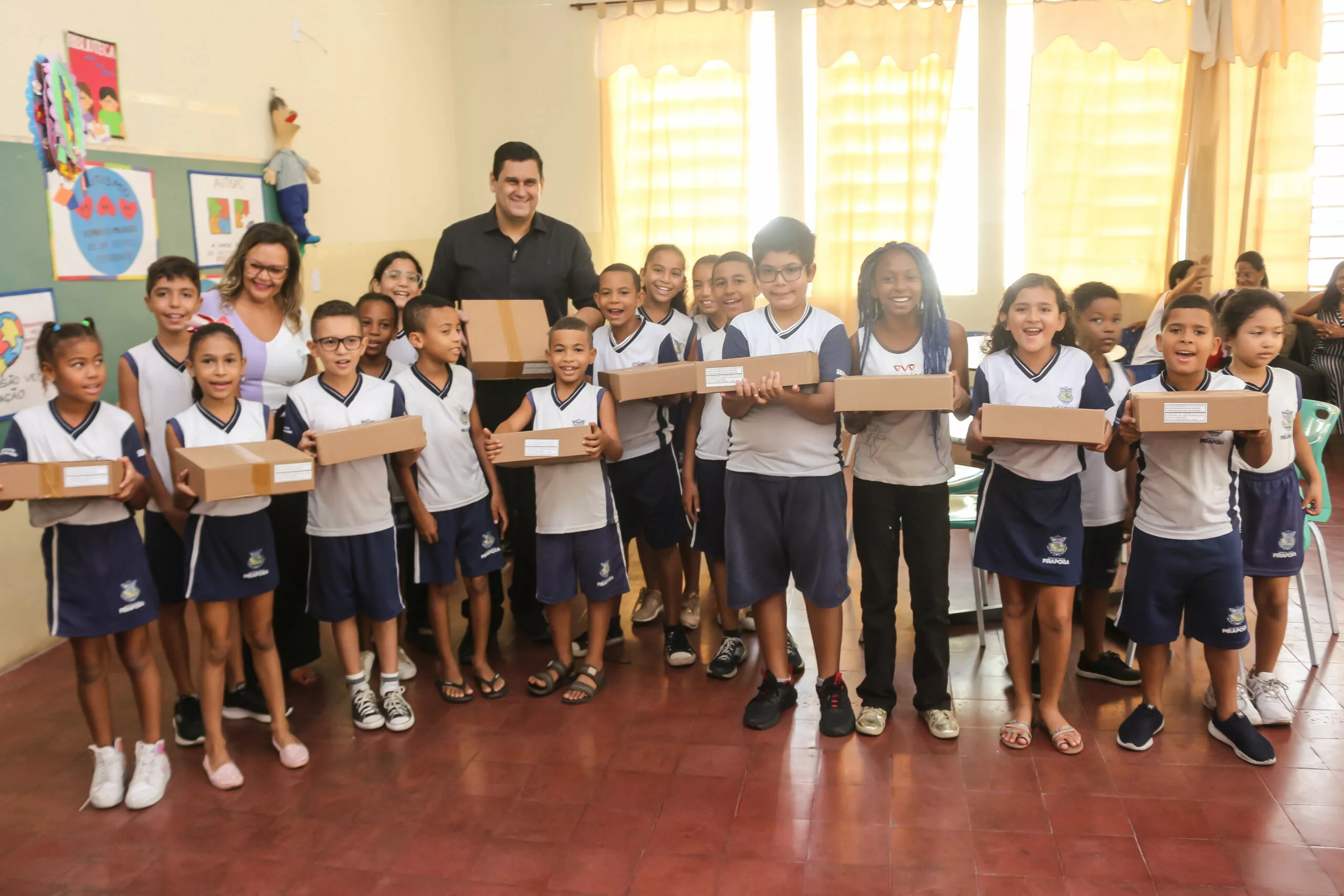 Prefeitura de Pirapora distribuirá mais de 5.000 kits escolares