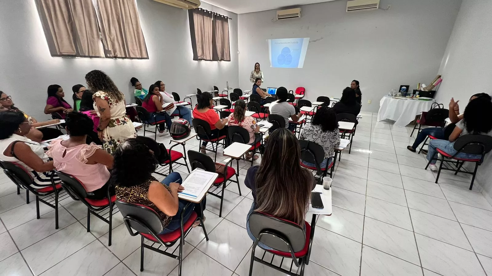 SEMED promove oficinas para professores de alunos com Espectro Autista