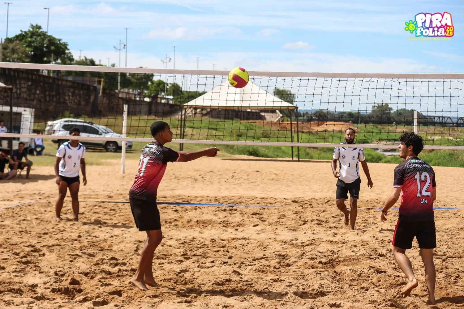Jogos de Verão agitaram a Praia do Areião no Pirafolia 2025
