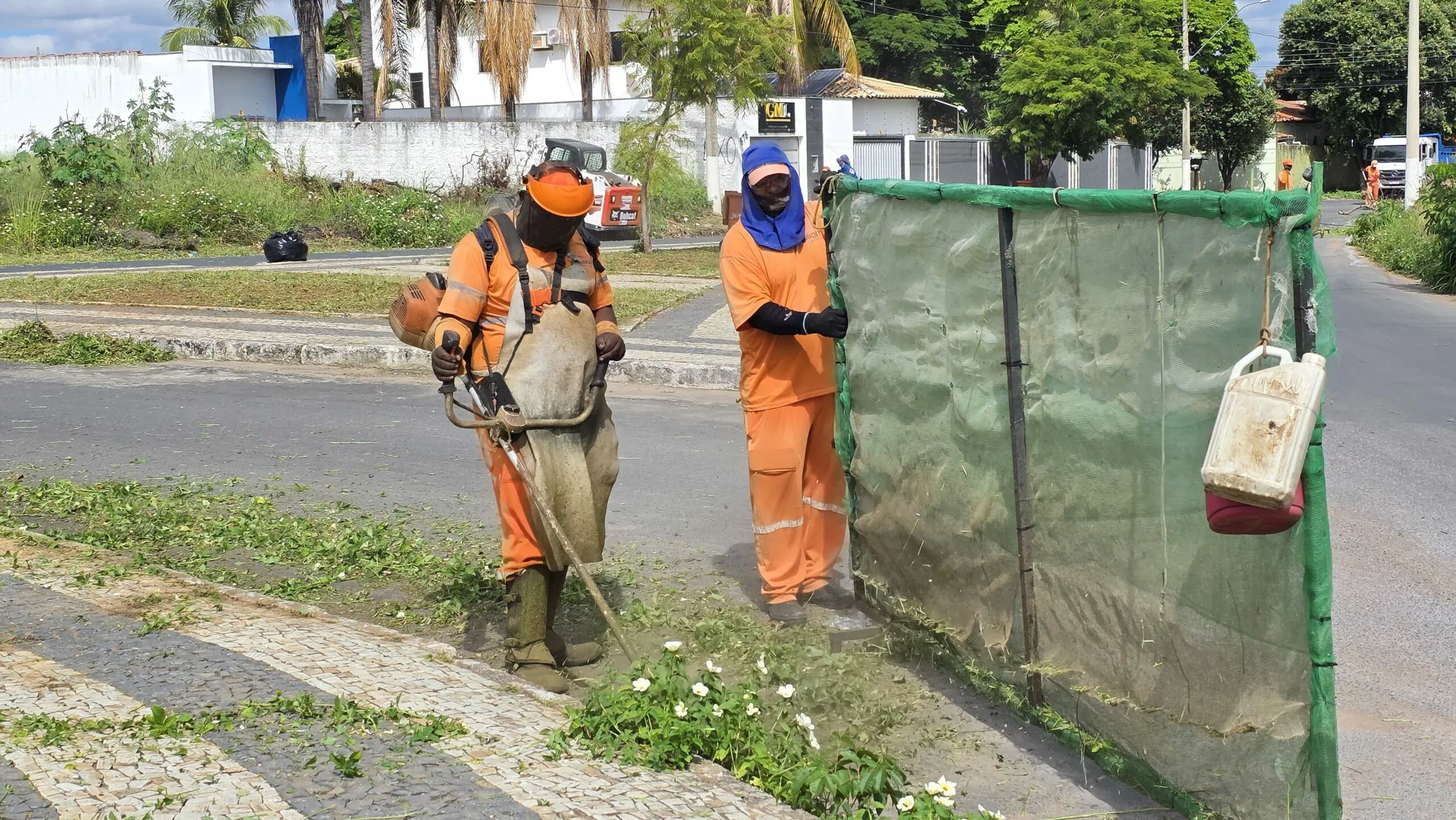 Força-tarefa intensifica limpeza urbana e recuperação de infraestrutura