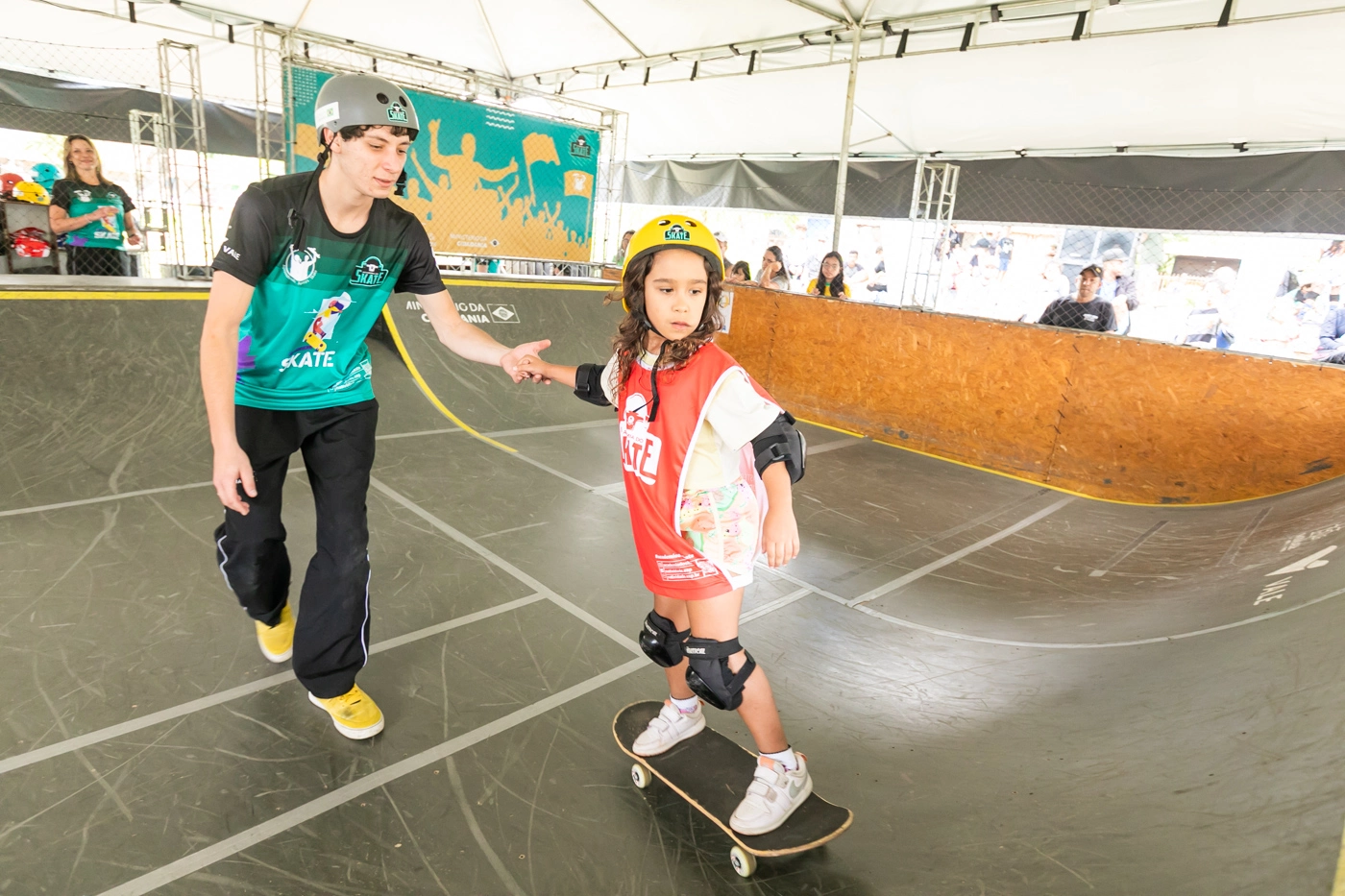 Juventude em movimento: Projeto Academia do Skate oferece aulas gratuitas em Pirapora