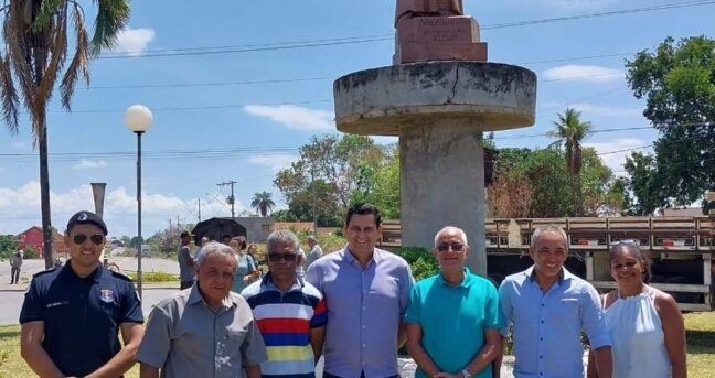 Prefeitura e EMUTUR recuperam monumento de São Francisco