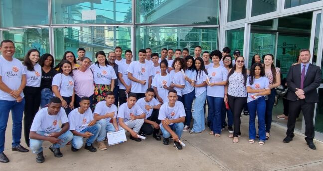 Prefeitura de Pirapora entrega certificados para jovens do Programa Descubra