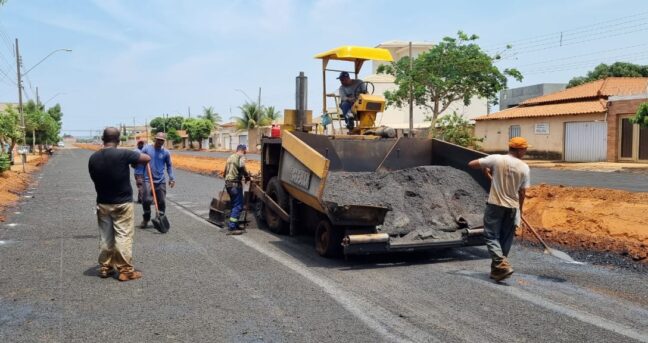 Bairro Nova Pirapora já recebe camada asfáltica