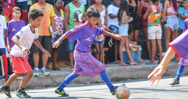 Disputa de mini golzinho agita a Rua Piauí e encerra temporada do Torneio de Férias