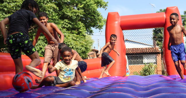 Prefeitura de Pirapora levou alegria e diversão para as crianças do Bairro Aparecida com Rua de Lazer