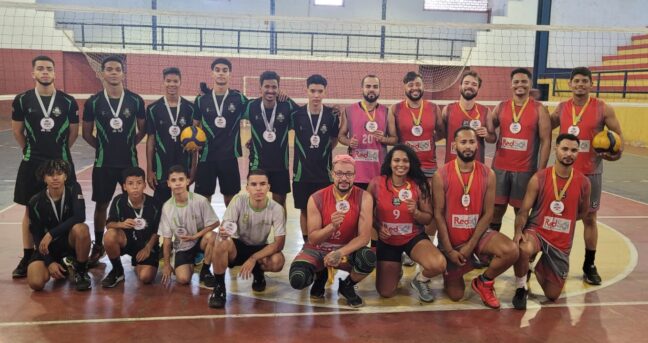 Prefeitura de Pirapora premia equipes finalistas em torneio de vôlei