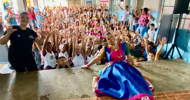 Contação de histórias e distribuição de livros levam sensibilização para inclusão de deficientes, na Escola Geny Hatem