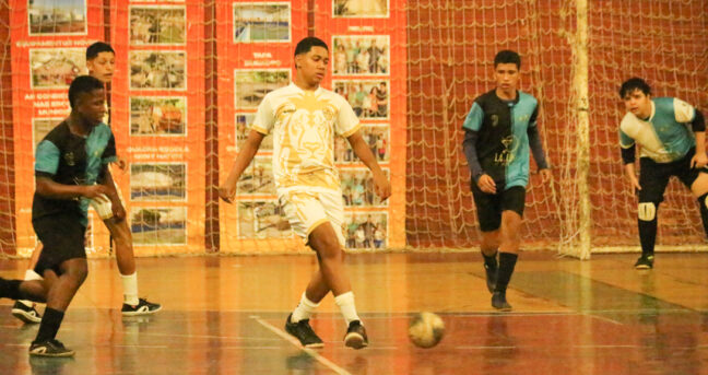 Muitos gols e vibração de inúmeras famílias na abertura do Campeonato Piraporense de Futsal
